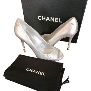 chanel shoes logo